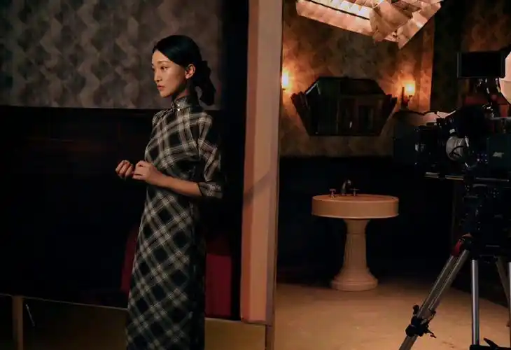 无名|《无名》曝最新剧照,梁朝伟王一博颇具神秘感,周迅穿旗袍优雅