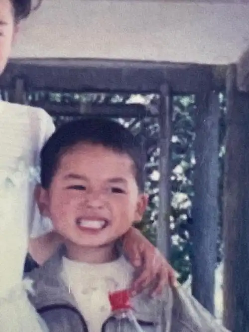 朱正廷绿洲暴风更新童年照 表情包奶团子简直是妈粉神器