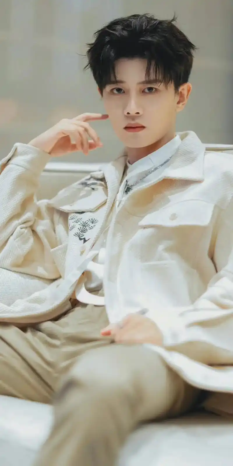 高清无水印壁纸 #任嘉伦,最爱的男明星 - 抖音