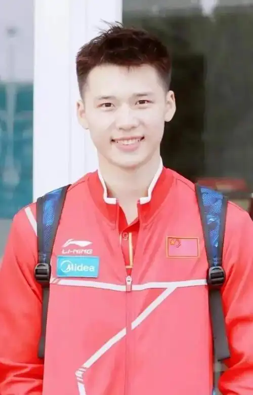 跳水王子陈艾森,也是95后年轻的小鲜肉,长得非常帅,陈艾森他获得过