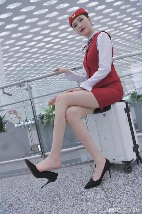 机场街拍制服美女