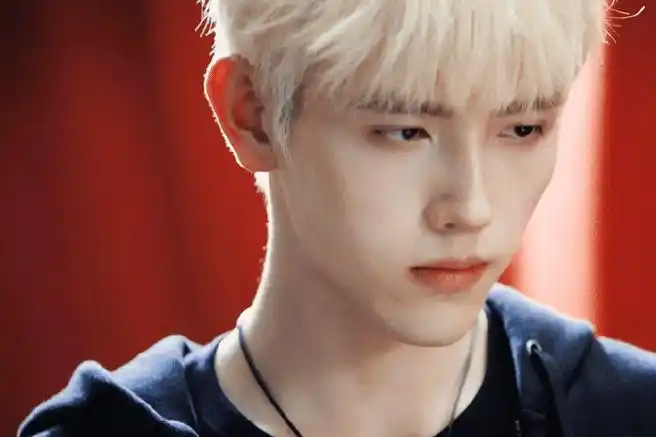 陈飞宇李峋抽烟未播片段