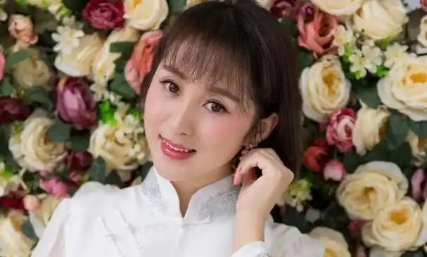 好歌手云飞娶古典女神美娇妻6登央视春晚为人低调朴素