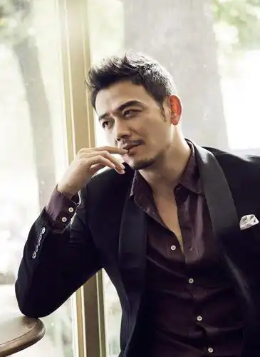 "小包总"杨烁一波操作猛如虎,成功干倒巴黎圣母院登上头条