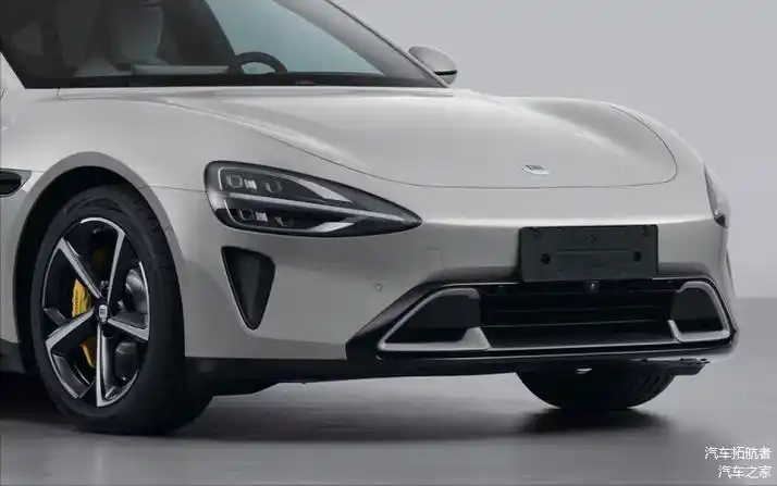小米电动车:su7官图曝光,由前bmw设计师操刀,预计售价30万起!