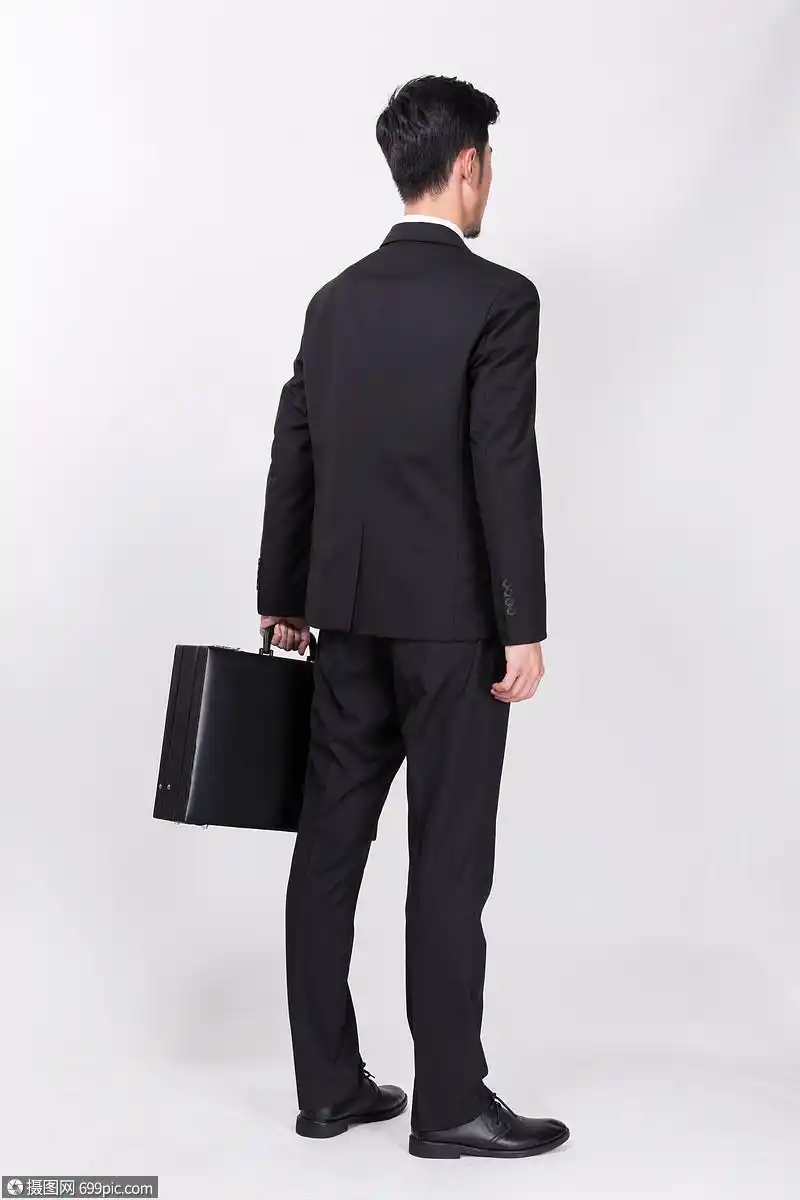 商务人士提公文包赶路背影男性