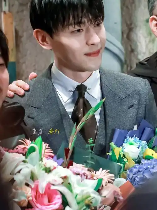 邓伦发长文告别盛清让# dl #邓伦新剧在母校上戏杀青# dl #邓伦盛清让