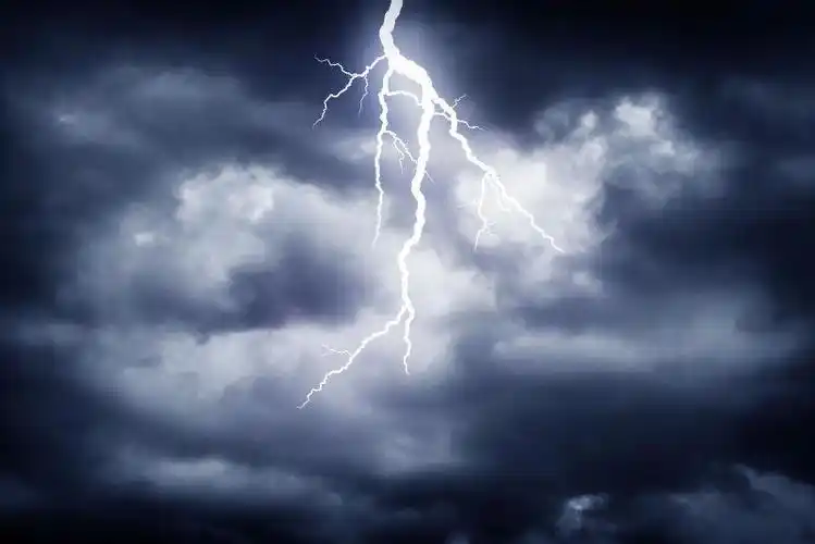 雷雨天防雷击,增强自我保护意识