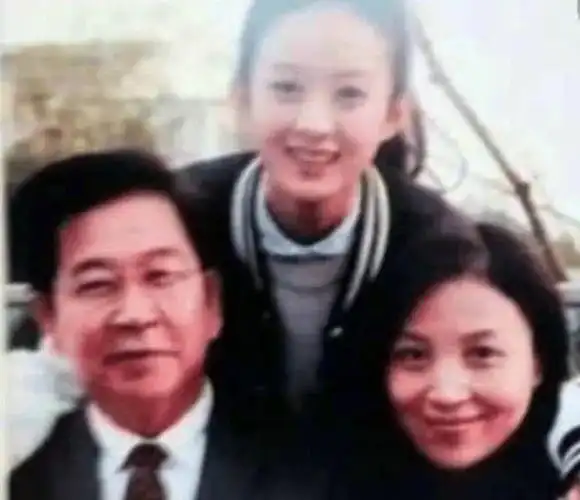 赵丽颖爸爸农民出身是女儿的坚强后盾女儿成全村希望让他骄傲