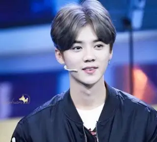 鹿晗的6张中分发色照片 迷倒众人!