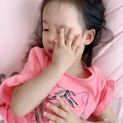 伊能静还寄语女儿小米粒"我的宝贝,我的小宠物.吃饱了玩,玩累了睡.