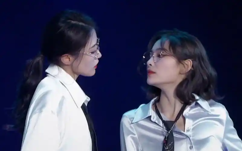 许佳琪戴萌跳trouble maker 双a预警!