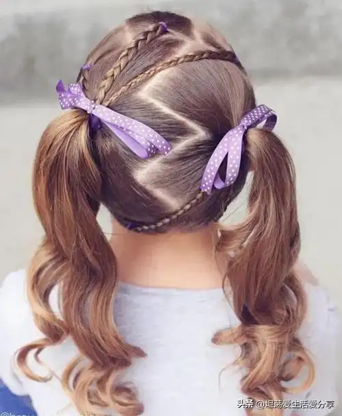 一定能pk掉孩子的幼儿园老师,甜美公主心形编发,很适合小女生的发型哟