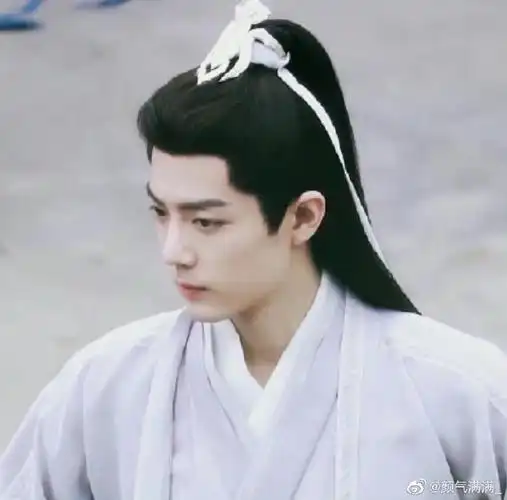 肖战玉骨遥白衣拿笛氛围感#古装也是氛围感满满期待玉骨遥的第n天
