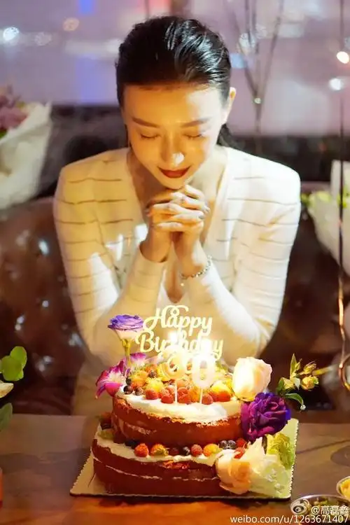 薛之谦前妻高鑫磊30岁生日9月29日,薛之谦前妻高磊鑫迎来了自己的30岁