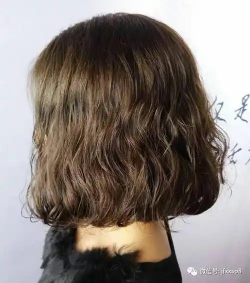 春天流行"螺丝烫"