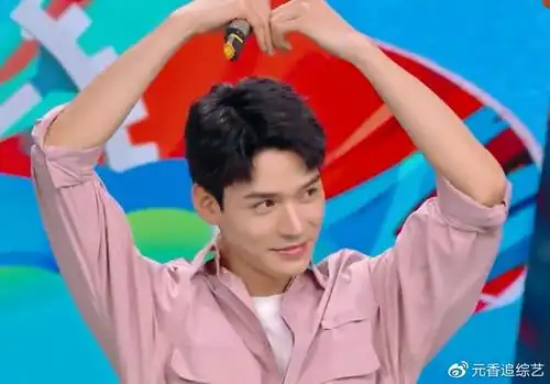 而且从预告中也看得出张哲瀚和龚俊和快乐家族成员们都玩玩得是特别