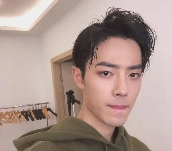 肖战卸妆后,易烊千玺卸妆后,胡歌卸妆后,都不如王一博的好看!