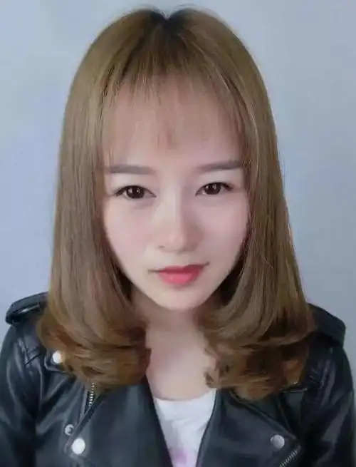 2019最火的内扣卷短发(2)齐肩内扣刘海发型 打造气质温婉女人