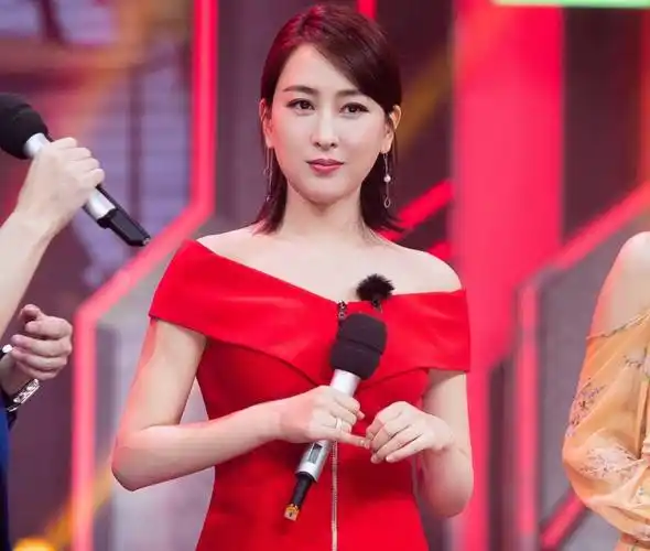 38岁马苏生图长什么样?关掉10级美颜,网友:充其量是路人甲!