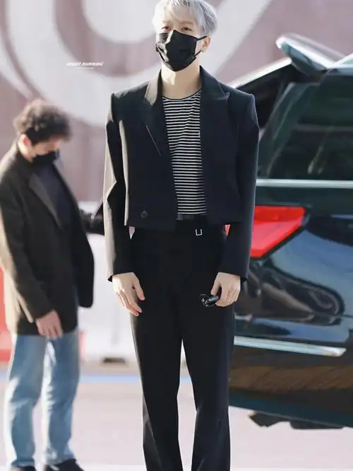 王嘉尔的身材比例绝了