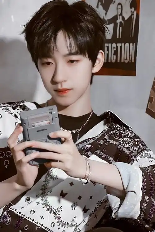 时代少年团-贺峻霖 多谢你如此精彩耀眼做我平淡岁月里星辰_腾讯新闻