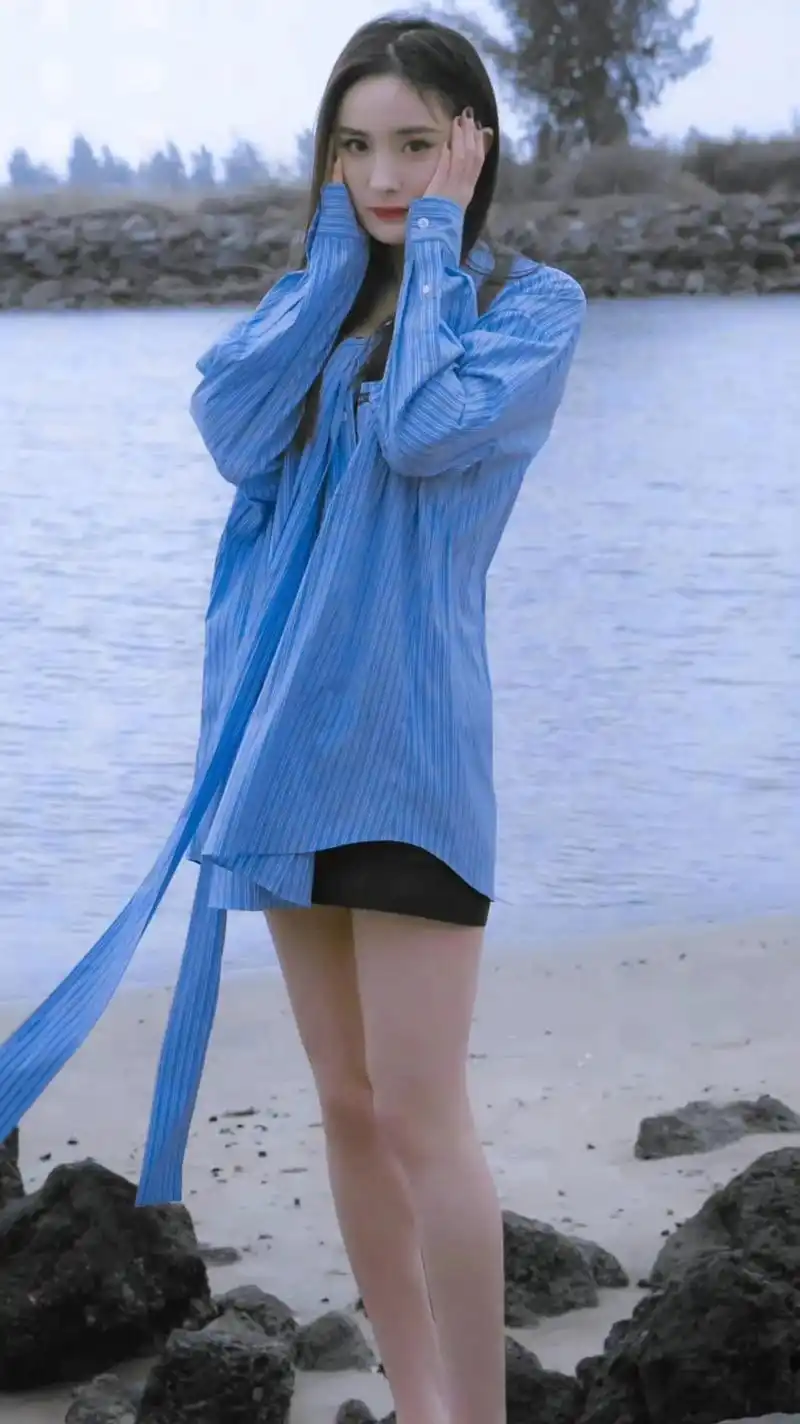 太爱夏天辣 #分享照片#杨幂 #幂式穿搭 - 抖音