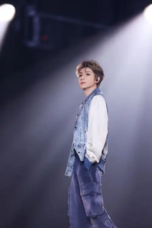 王源客厅狂欢巡演在山城奏响欢迎来我的家乡做客