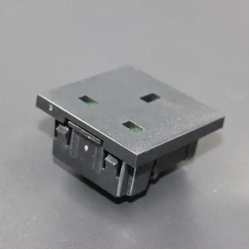 尼龙铜材料 pdu 工业插座/英国 3 针连接器/英国灯泡插座 - buy pdu