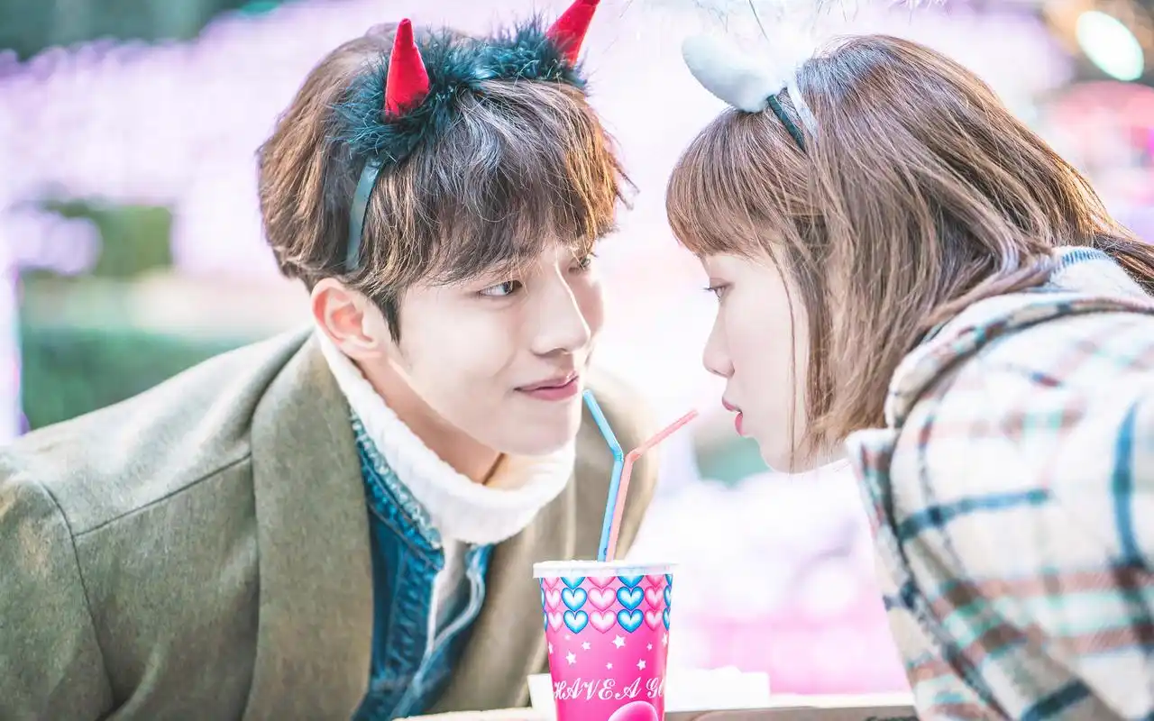 南柱赫李圣经《举重妖精金福珠》浪漫约会剧照图片桌面壁纸-日韩影视