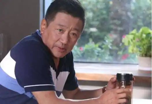 57岁终获最佳男主角,丁勇岱中老年成名的实力派典范