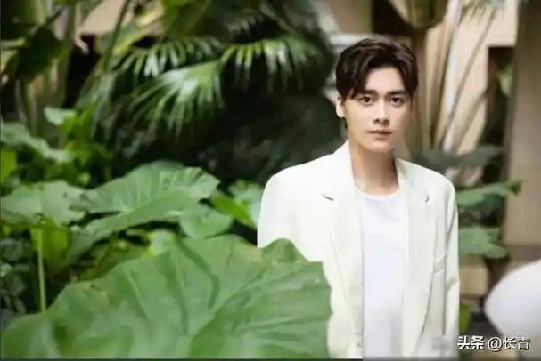 李易峰与金晨,甜蜜旅行,联手创业生活美滋滋._友谊_合作_友情