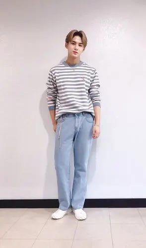 来自:豆瓣小组               每日帅哥 seventeen金珉奎