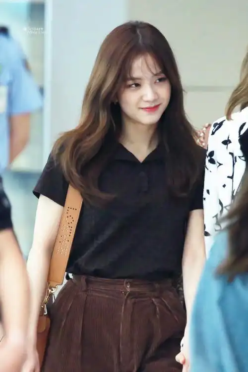 金智秀的那年今日#】  93 190616@sooyaaa_智秀icn入境  黑色短袖