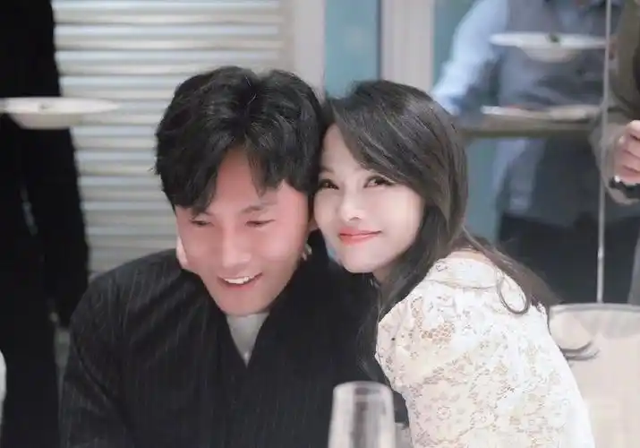 伊能静53岁生日发长文 与秦昊脸贴脸合影幸福甜蜜