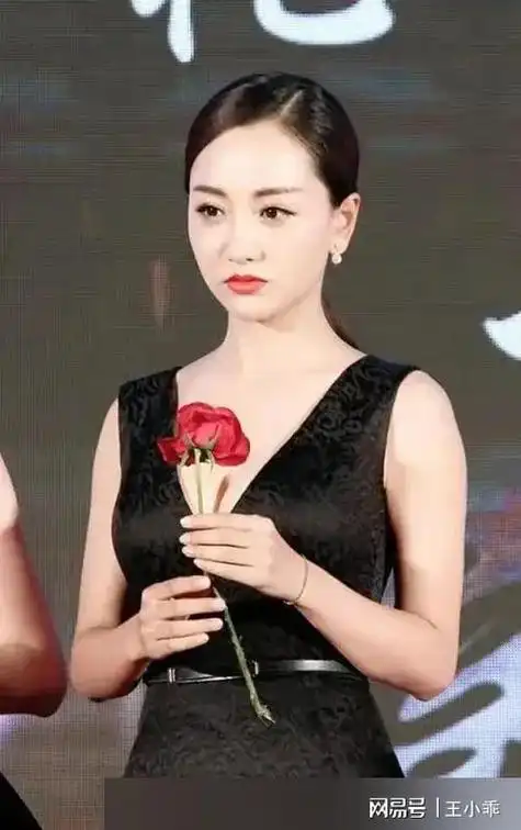 身高不够身材来凑杨蓉丰满身材的独特魅力