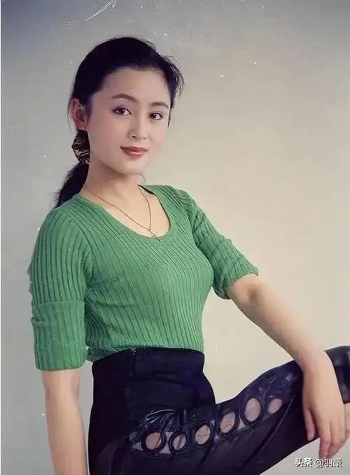 不愧是内地第一美人陈红年轻时堪称国色天香难怪陈凯歌会心动