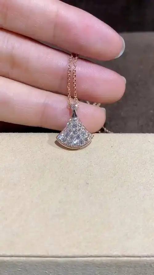 宝格丽 小裙子满钻项链#项链#高端轻奢饰品#同城-度小视