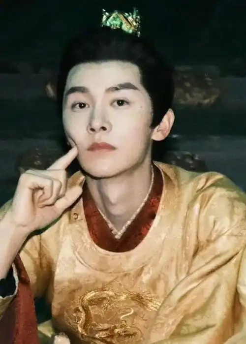 古偶丑男多如狗短剧帅哥遍地走