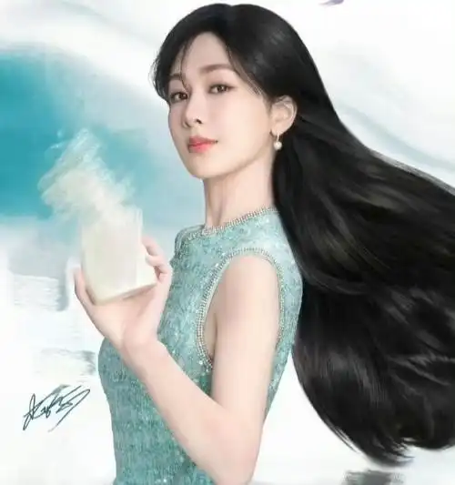 杨紫摊上事了!戴假发拍洗发水广告,被质疑虚假宣传_腾讯新闻