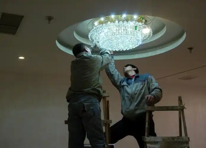 首页 供应产品 03 濮阳灯具安装流程  9,室内安装床头灯,台灯,镜前