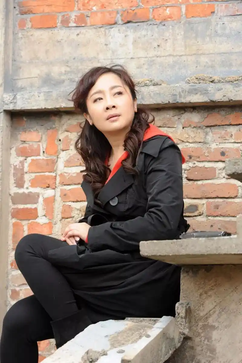 唐静个人资料(著名演员唐静:与王新军离异后,她与儿子的生活状况怎样?