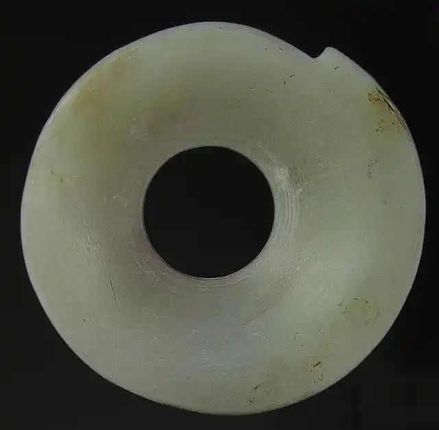 70.15三星堆玉璧