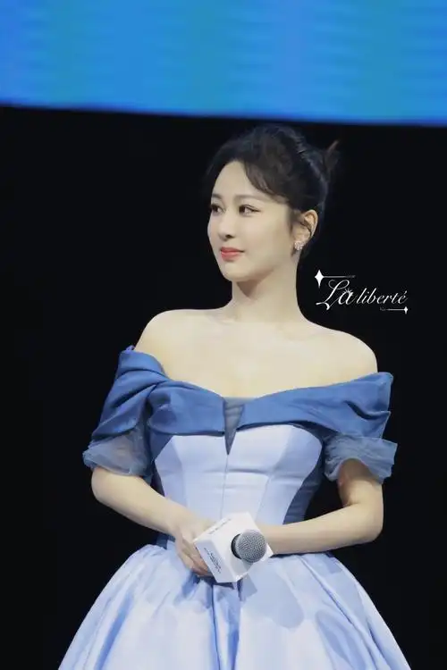 奇瑞品牌全球代言人杨紫##杨幂杨紫今日直播截图状态