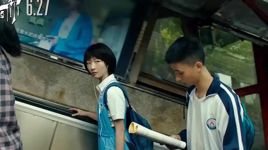 电影《少年的你》:易烊千玺被抓进警局,周冬雨遭受校园欺凌!