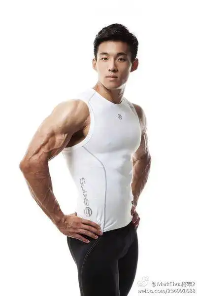 求一张可爱的肌肉男照片