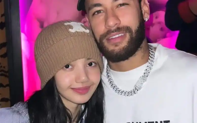 其实也属于粉丝之间的双向奔放了,llisa与内马尔ins互相更新合照