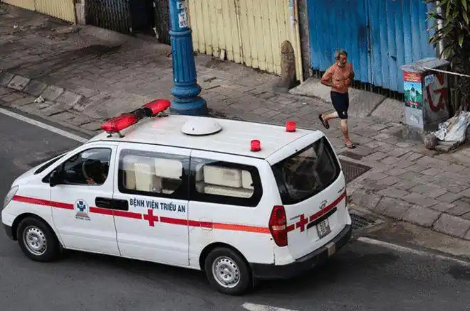 越南再增10811例累计死亡近万军人持ak47站岗多名流浪汉确诊