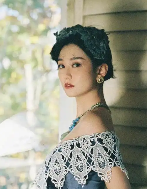 乔欣30岁生日大片像极了复古油画千金