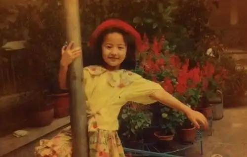 刘亦菲幼儿园毕业照曝光扎羊角辫超软萌网友大赞从小就是c位